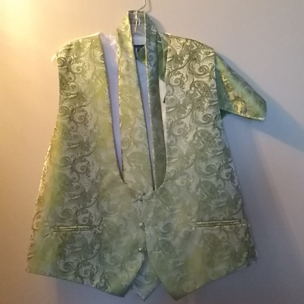 nwot MENS clover tapestry vest set